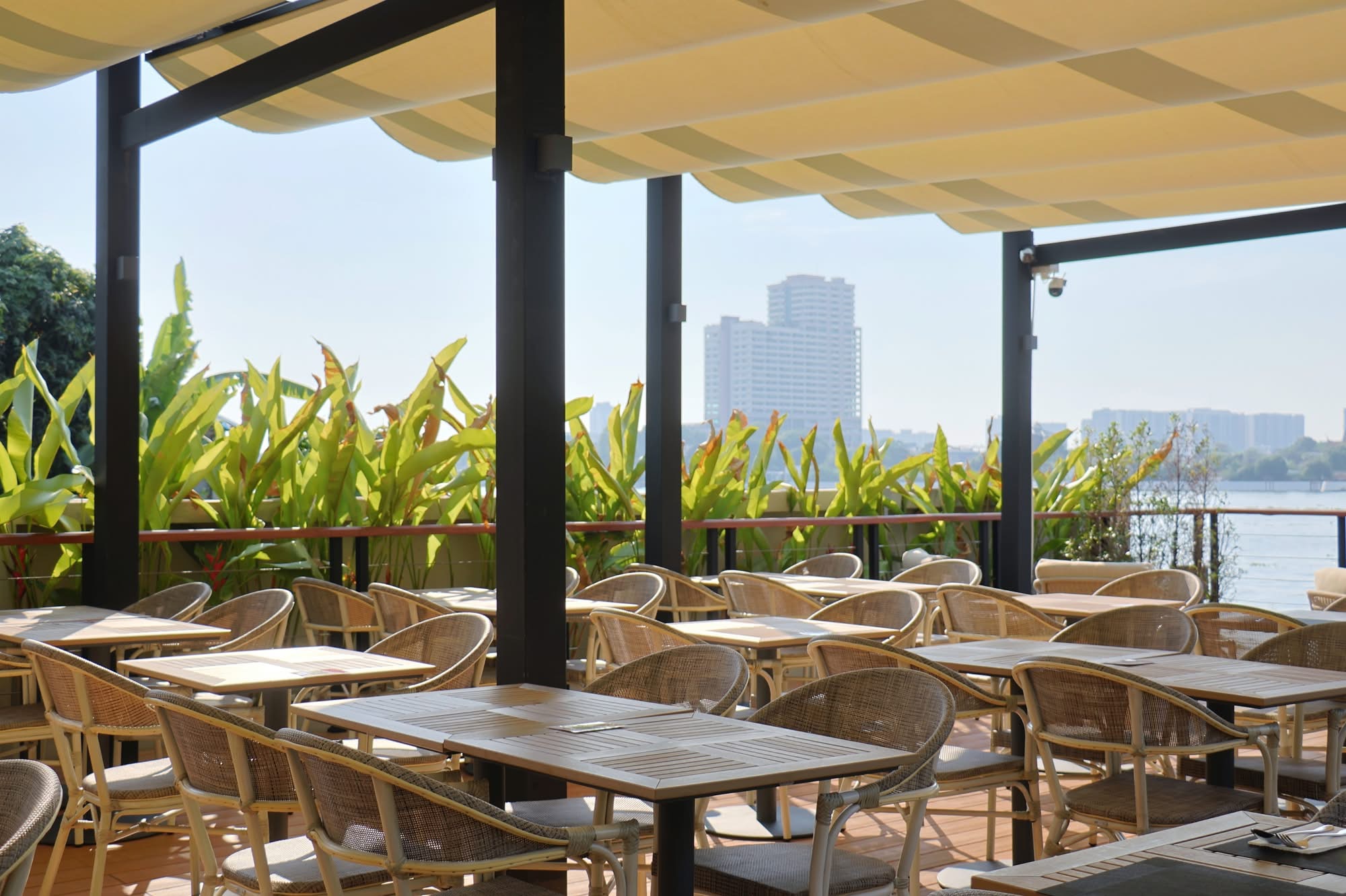 Currents Café & Bar riverside dining at TARA Bangkok Riverside