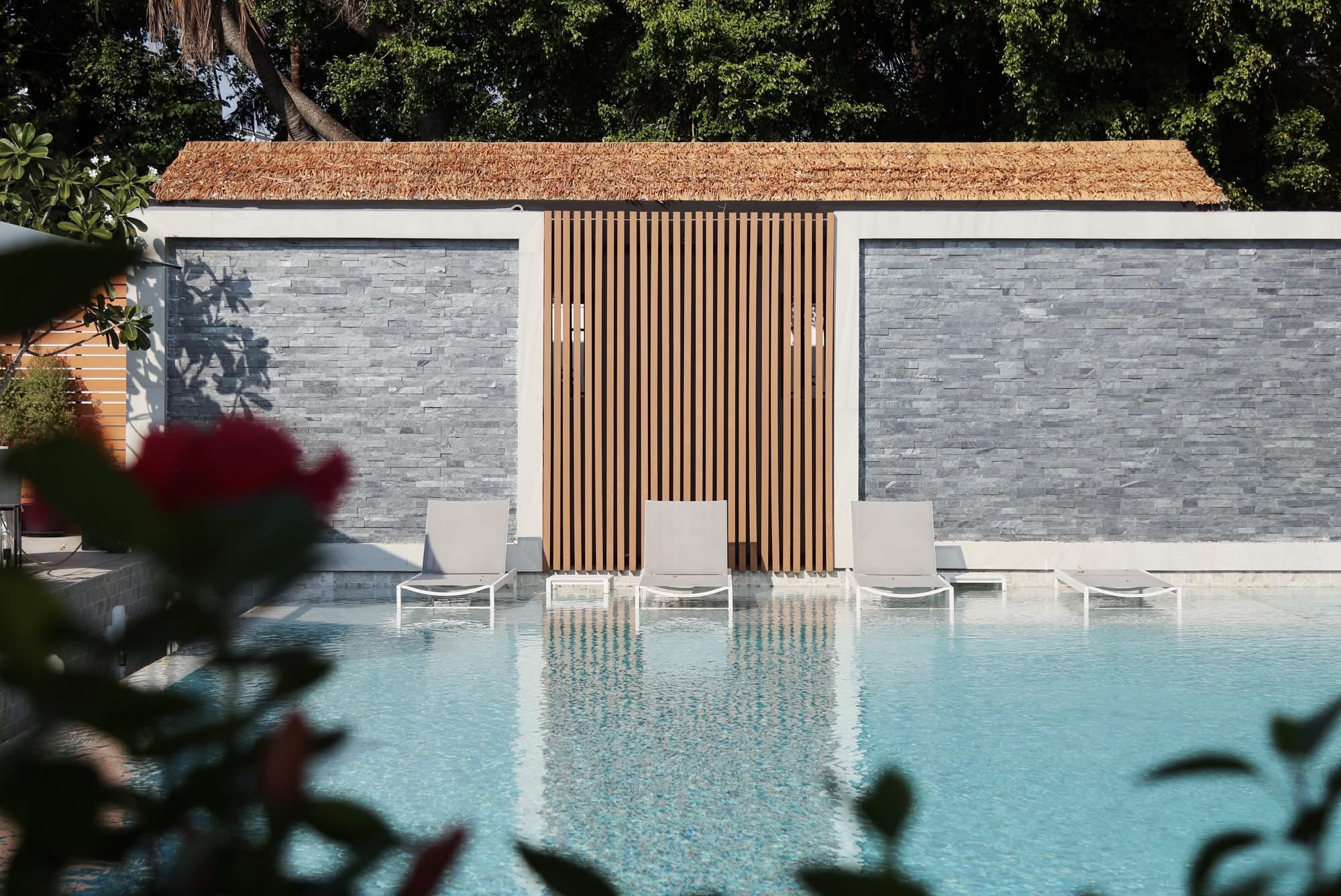 Outdoor swimming pool overlooking the Chao Phraya at TARA Bangkok Riverside